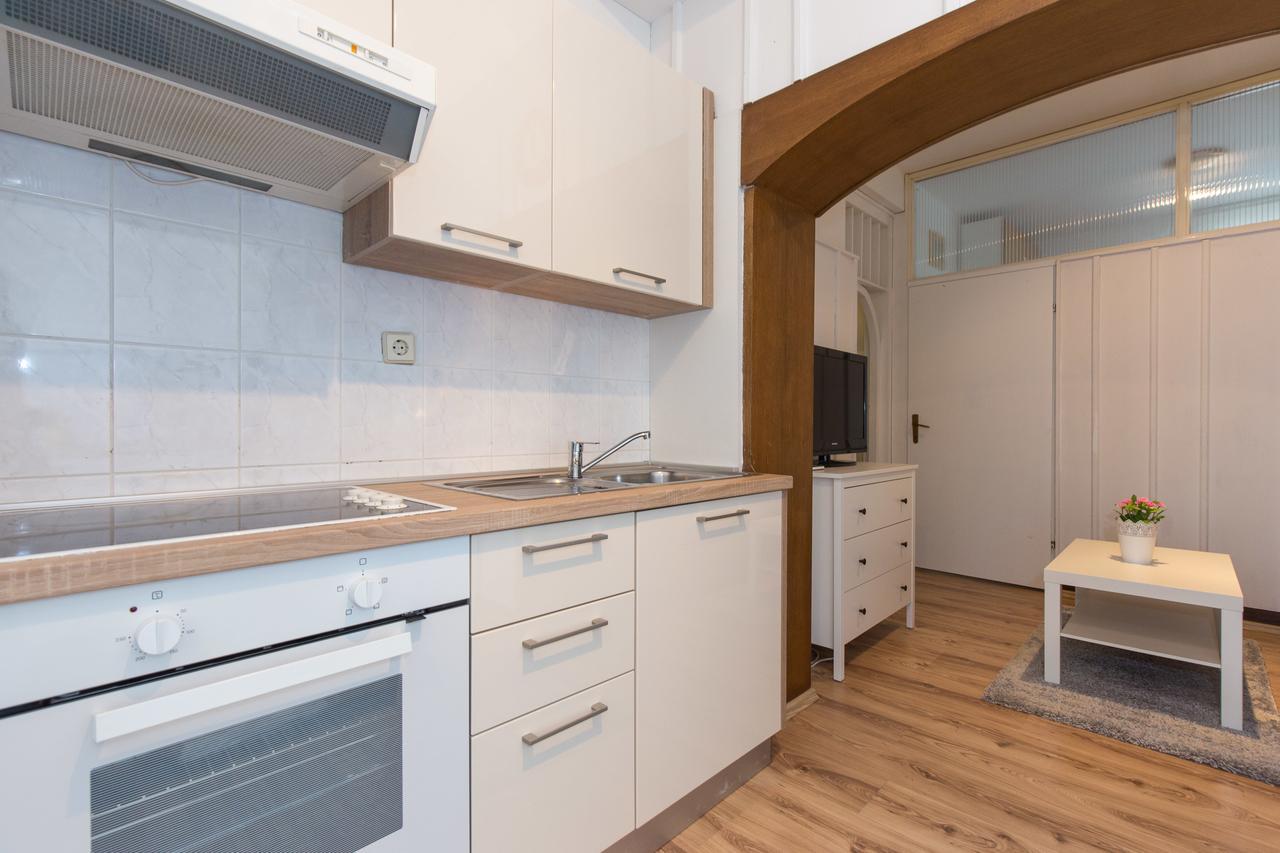 Apartments Pavic Malinska Buitenkant foto