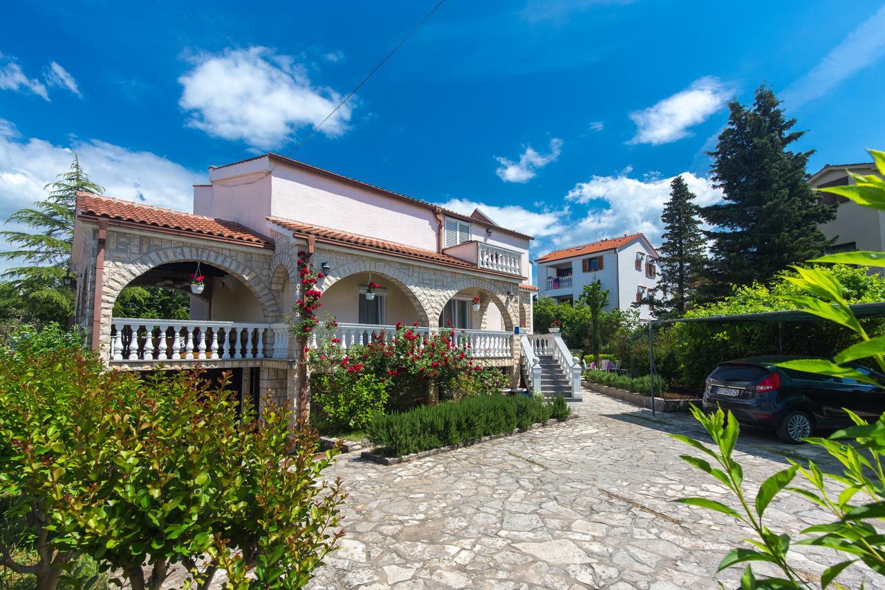 Apartments Pavic Malinska Buitenkant foto